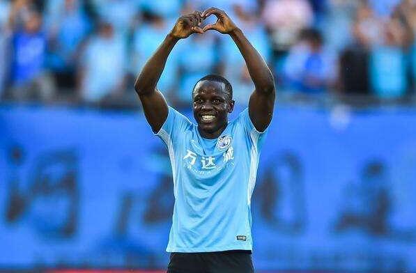 AG live-大连一方战术得当，继续稳居前列(大连一方战绩)