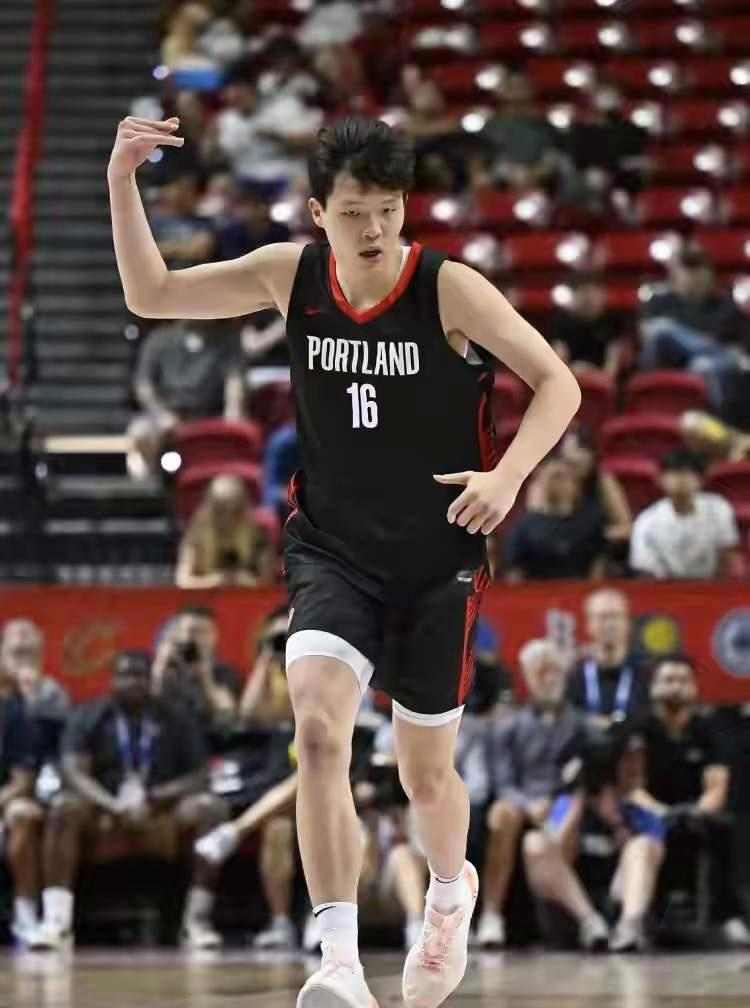 AG亚游-包含篮球明星弈战球场，勇争第一成就非凡！的词条